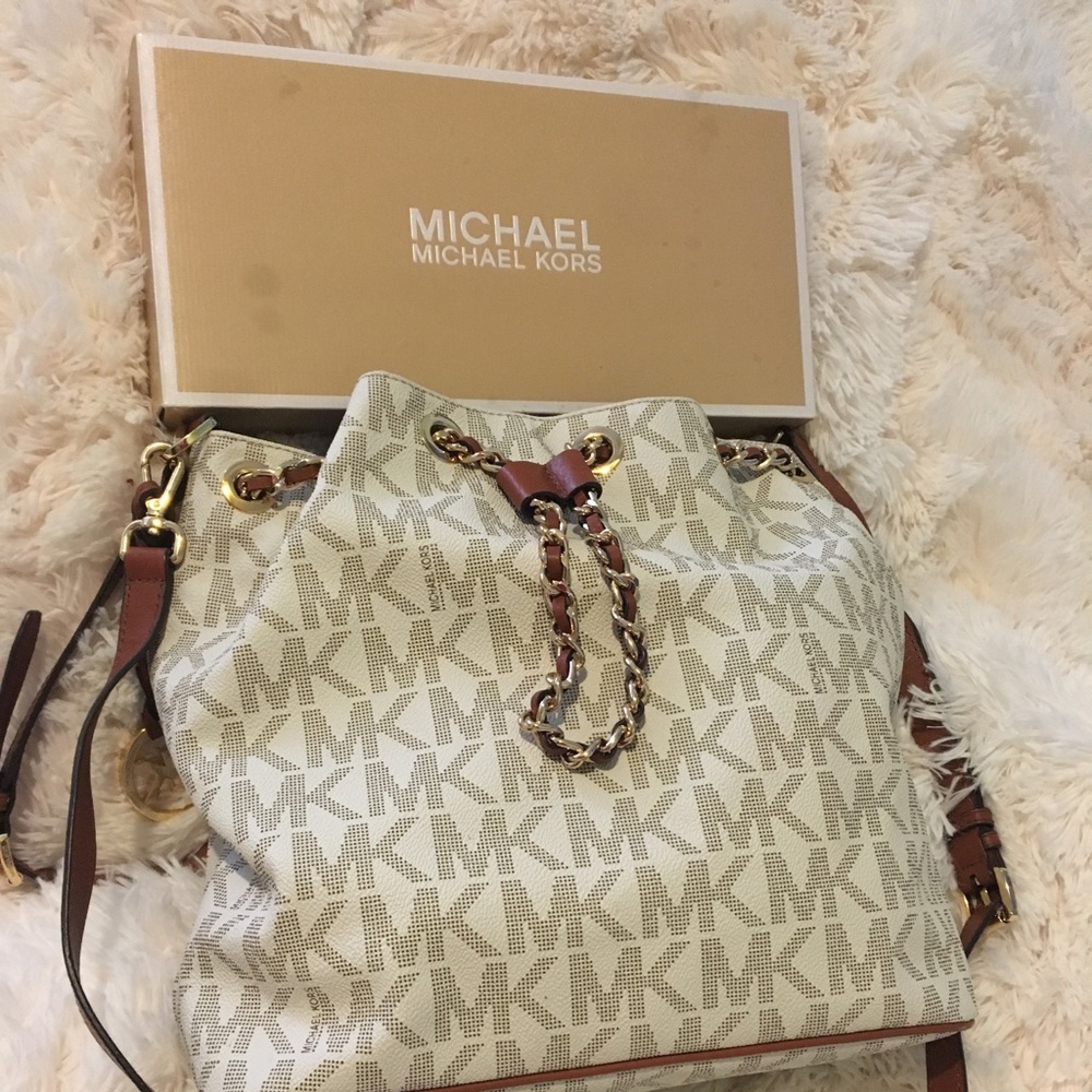Michael Michael Kors Selma Large Bucket Bag